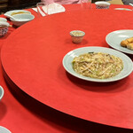 糸仙 - 赤い円卓　