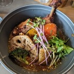 202カリー堂 - 骨つきチキンと７種の野菜カリー