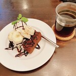 パルファン - チョコバナナのショートケーキとホットコーヒー