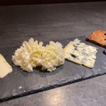 サンフォコン - ライオルのチーズ。シャオルス→シャンパーニュ
      シャンマルシュ→もちっとしてる牛のチーズ。
      テット　ド　モアンヌ →花びらハードタイプ。
      