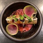 サンフォコン - シカビーツ→フランボワーズ。鹿のコンソメ。セルベルドカニュのチーズを割りながら食べました！