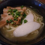 なんくる食堂 - カレーと沖縄そばセット 沖縄そばアップ