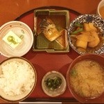 膳や - 肉じゃがと鯖煮付けのセット