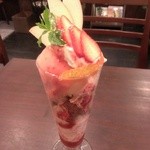 カフェディッシュらふ - 季節のフルーツパフェ