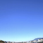 レイドバックバーガー - 秋晴れというより冬晴れ。日光連山が見えている