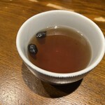 日本橋 天丼 金子半之助 本店 - 黒豆茶