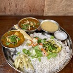 スパイス・ツリー - 本日のプレート　鰤の塩麹と、マトンと青唐辛子