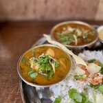 スパイス・ツリー - 鰤と塩麹　鰤のの切身がゴロゴロ入ってる　若干骨はあるが、秋刀魚のカレーに比べればイージー