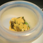 エクアトゥール - 26年5月　黒あわびとじゅんさい、オクラとウニのソース、ノリチップ　青柚子