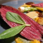 エクアトゥール - 26年5月　熊本馬ハラミのロースト、エシャロットとフォアグラのソース　アップ