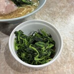 横濱ラーメン あさが家 本店 - トッピングのホーレン草('24/11/25)