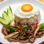 牛肉のガパオ炒めのせごはん