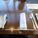 273596417 - セッティングがなぜかテーブルの直置き…