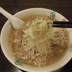 一寸法師 - 麺は自家製手打ち縮れ麺