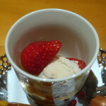 日本料理 幸庵 - 苺と洋梨、栗のアイス