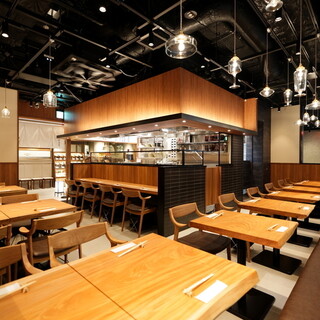 綺麗で美しいペンダントライトがお洒落な雰囲気を演出する空間