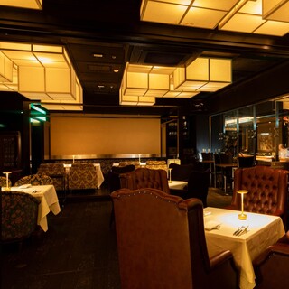 【ラグジュアリーなソファシートのメインダイニング】
                                          2名様～100名様