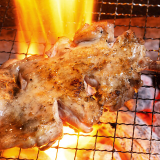 炭あうん博多の2大名物の1つ【はかた地どり骨付きもも炭火焼】