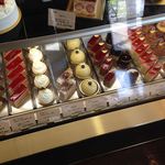 patisserie SUBSTANCE - たくさんのおいしそうなケーキ