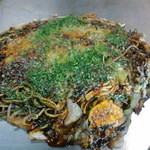 いまだお好み焼き - 卵がまだとろとろです。