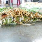 いまだお好み焼き - 力を入れなくても、サクッと綺麗に切れます。