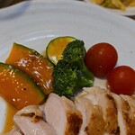 キッチン ブルー グローブ - 備え付け野菜のアップ