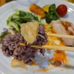 キッチン ブルー グローブ - 黒米とお新香