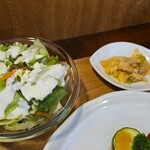 キッチン ブルー グローブ - サラダ、お新香のアップ