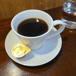 キッチン ブルー グローブ - ホットコーヒーのアップ
