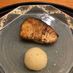 日本料理 太月 - 量少なめコース２６５６５円。鰤漬け焼き。