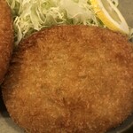 丸栄 - コロッケのアップ。