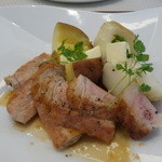 ビストロ ダイア - マンガリッツァ豚の炭焼き、レッドクイーンとキタカムイ添え