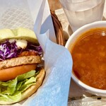 モスバーガー - ミネストローネが野菜たっぷりで嬉しい。合わせて千円弱也☆
