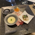 273645599 - 上　ドナルドサーモン　左　松茸のフラン　右　秋刀魚の梅煮