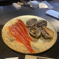 鉄板焼 石狩 - 左　カラビネーロ　右　蝦夷鮑