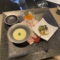 鉄板焼 石狩 - 上　ドナルドサーモン　左　松茸のフラン　右　秋刀魚の梅煮