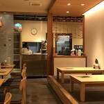 来集軒 幸手店 - 想像よりモダンな店内