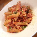 クッチーナ笑多 - ２０１４年５月１４～１７日のランチ「ズワイガニのにんにくトマトソース ペンネ」（１，０００円）サラダ・パン・コーヒーor紅茶付