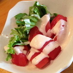 クッチーナ笑多 - ２０１４年５月のランチのサラダ。この日のサラダはトマトたっぷりで健康的。