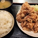 第2ビルB2応援団 勝男 - からあげ10個定食（850円）