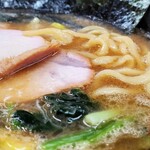 ラーメン 杉田家 - ラーメン並(近景)