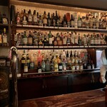 ハイ ブリッジ - ボトル棚に料金が書いてあるので安心です♪