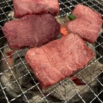 炭火焼肉ホルモン まる味 - 