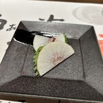 海里村上 - カラスミがサンドされてる