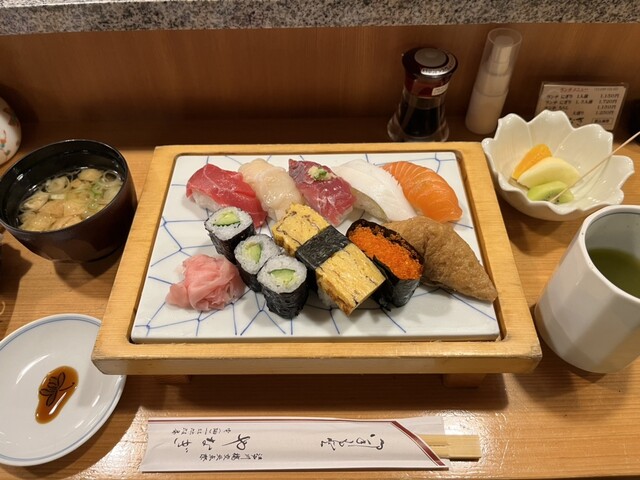 鮨やなぎ ランチにぎり1人前 1150円