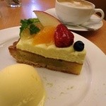 パティスリー・アンピフルリ - フルーツタルト　めっちゃ美味しい！