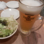 串カツの中村屋 - 生ビール（サントリー）＆お通し（昆布塩ダレキャベツ）