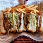 銀山ベース - 熱々カツ　　トーストしたパン　うまっ◎◎◎