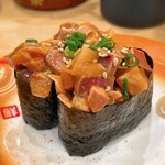 回転寿し トリトン - 【2023年12月】もりもり旨辛軍艦＠286円。