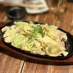 西屋 - ■野菜炒め ￥680